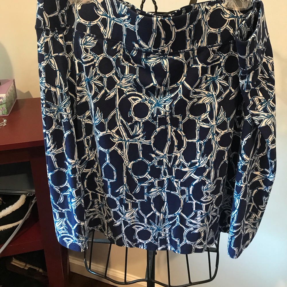 Lily Pulitzer pull on no zippers navy and white skirt
